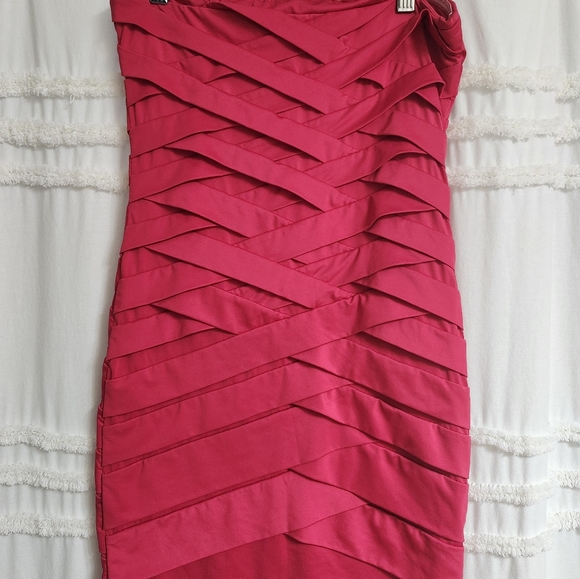 Excellent condition strapless dress. Size xs-small. - Picture 4 of 7
